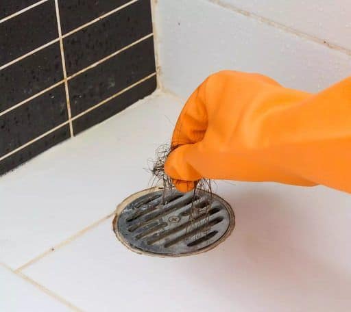 Passo a passo para fazer limpeza de ralo caseira