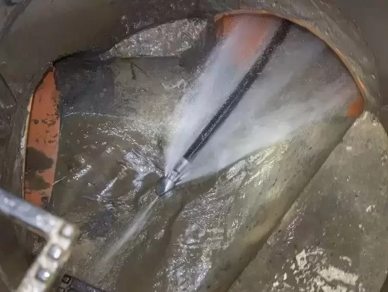 Desentupimento na Lapa Desentupidora na Lapa, realizando serviço de desentupimento na Lapa, na residência do cliente.